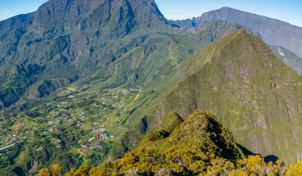 roche-ecrite-la-reunion-sentier-randonnee